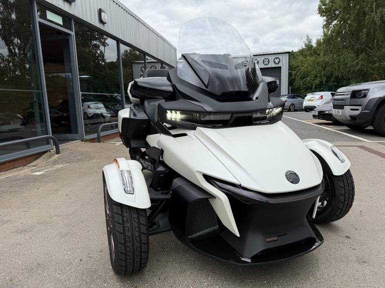2025 Can-Am Spyder RT Sea to Sky1330cc 6 speed semi auto trike White