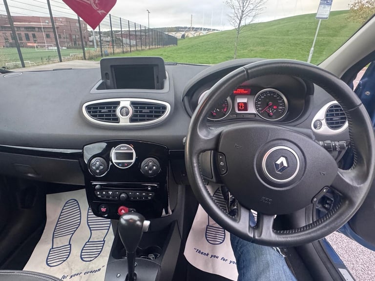 2011 Renault Clio 1.6 VVT Initiale TomTom Auto Euro 5 5dr HATCHBACK Petrol Automatic