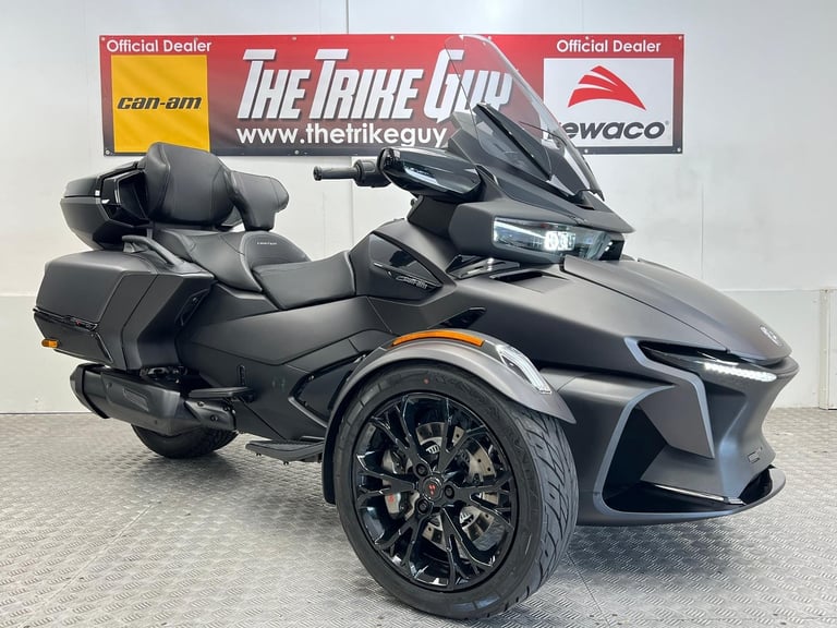 2025 CAN-AM SPYDER RT LIMITED SEMI AUTOMATIC TRIKE - ONLY 500 MILES