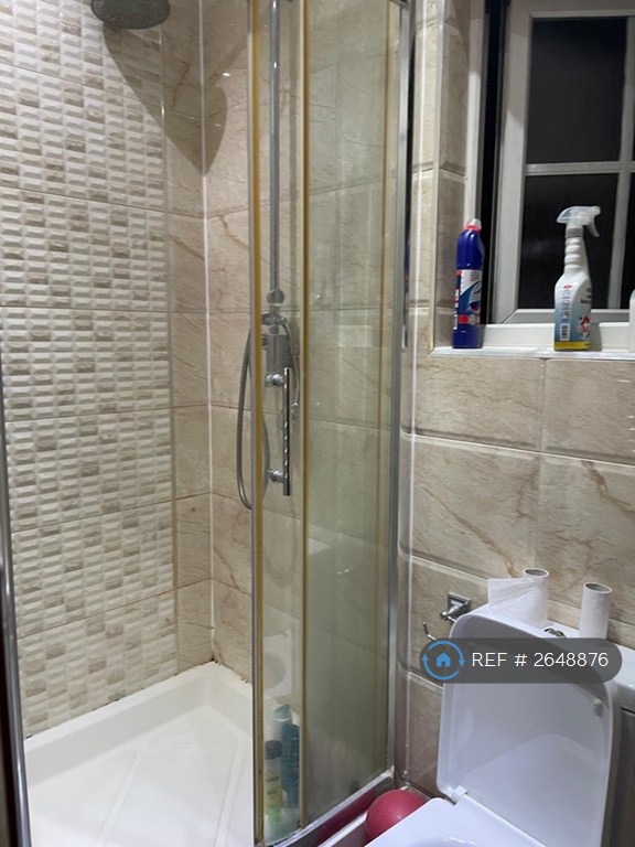 1 bedroom in Leyswood Drive, Greater London, IG2 (#2648876)