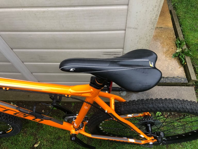 Carrera vengeance adult mountain bike 22” frame suitable 5ft 9 to 6ft 6 like new condition nr5 9