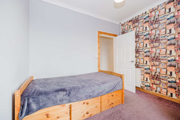 Desirable, 2 bed, 1st floor furnished flat with private garden, in Corstorphine – available soon!