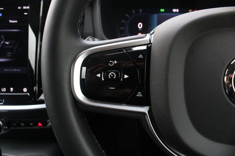 2025 Volvo V60 2.0 T6 18.8kWh Plus Auto AWD Euro 6 (s/s) 5dr ESTATE Petrol/Electric Hybrid Automatic