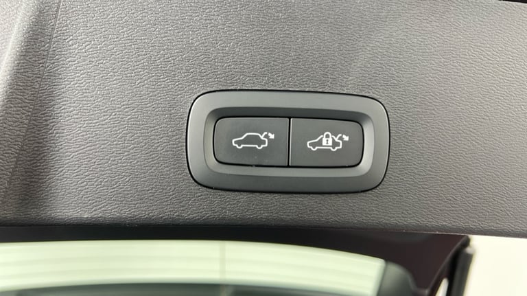 2022 Volvo XC40 B4 Plus, AWD Mild Hybrid Petrol, Dark(Blond Leather, Heated Seats, Carplay) Estat...