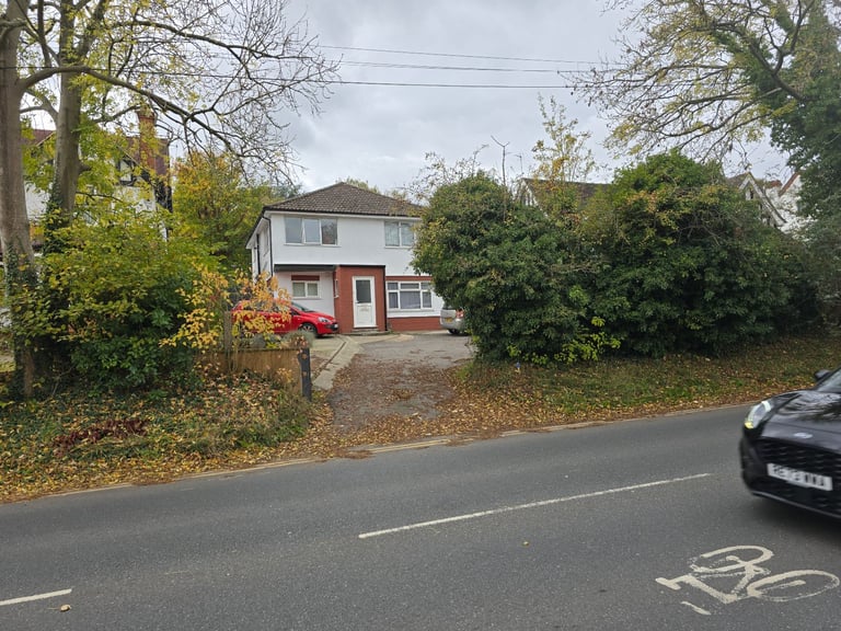 A lovely spacious and quiet one bed apartment with all bills included and with off-street parking