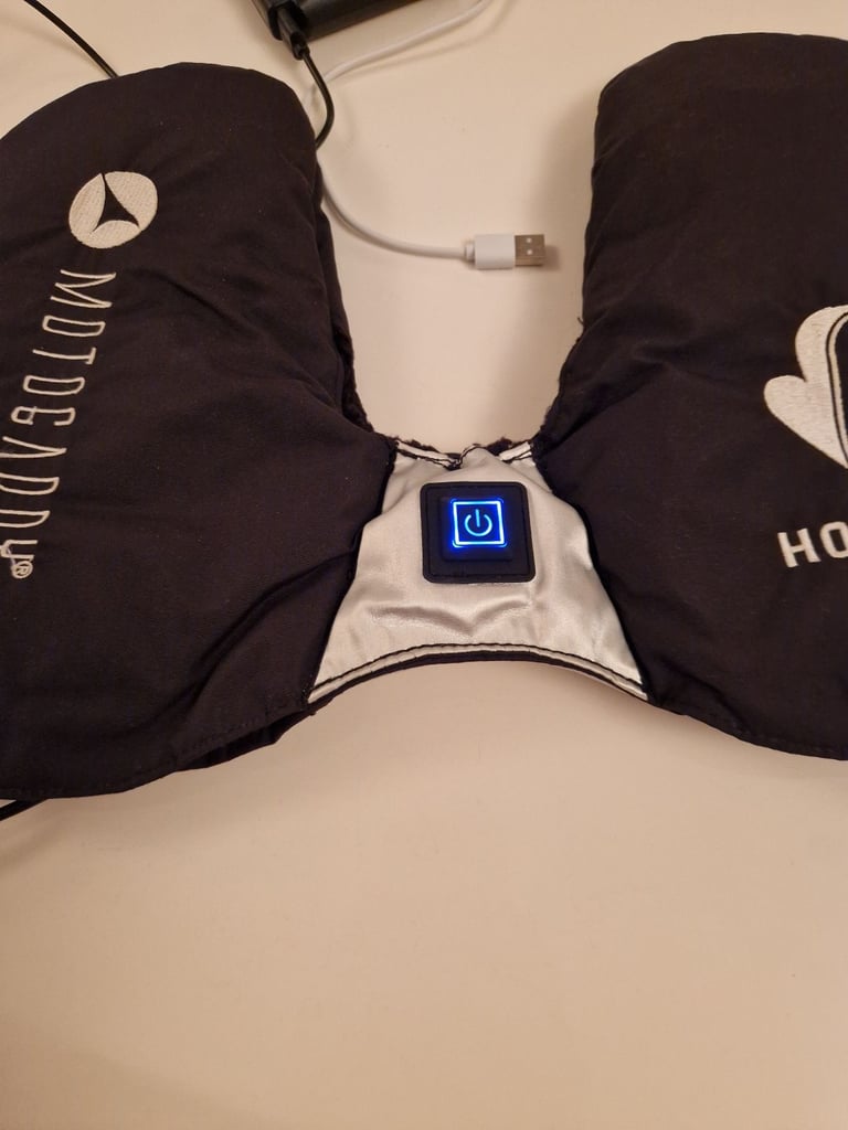 Motocaddy Hot Mitts with Motocaddy Powerbank