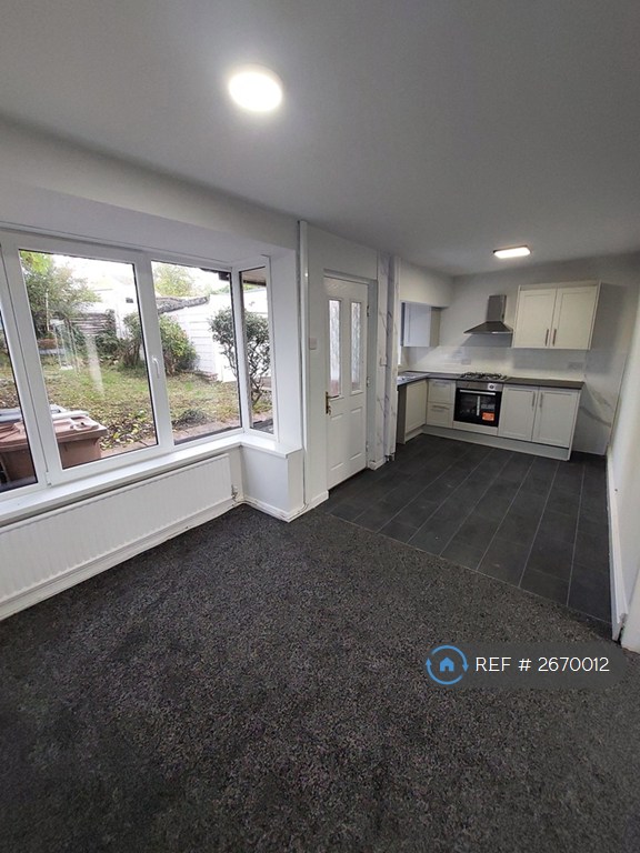 3 bedroom house in Links Gate, Fulwood, Preston, PR2 (3 bed) (#2670012)