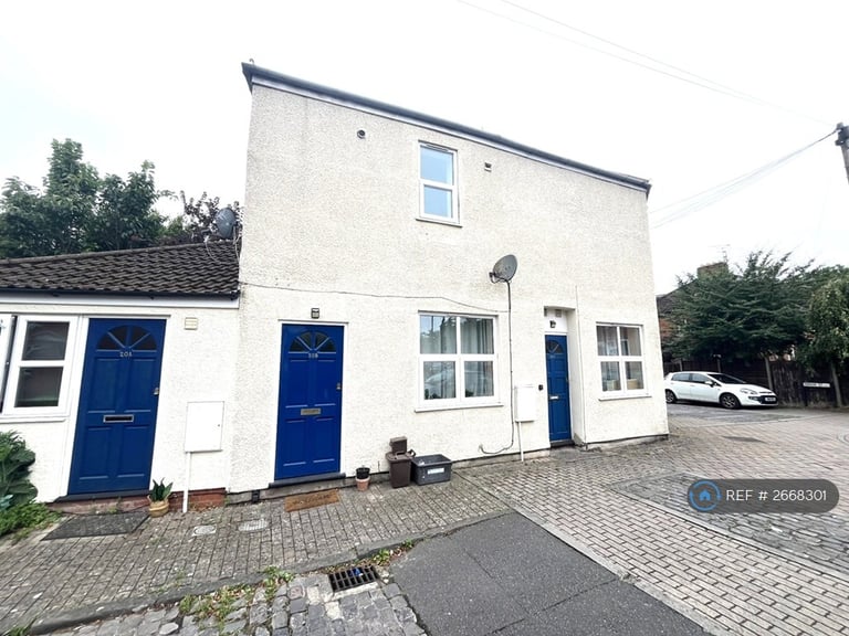 2 bedroom flat in Birkin Street, Bristol, BS2 (2 bed) (#2668301)