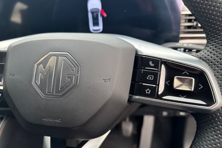 2025 MG MG HS 106290 Hatchback Petrol Manual