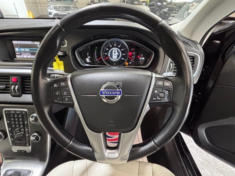 2016 16 VOLVO V40 2.0 D2 SE LUX HATCHBACK 5DR DIESEL MANUAL EURO 6 (S/S) (120 PS