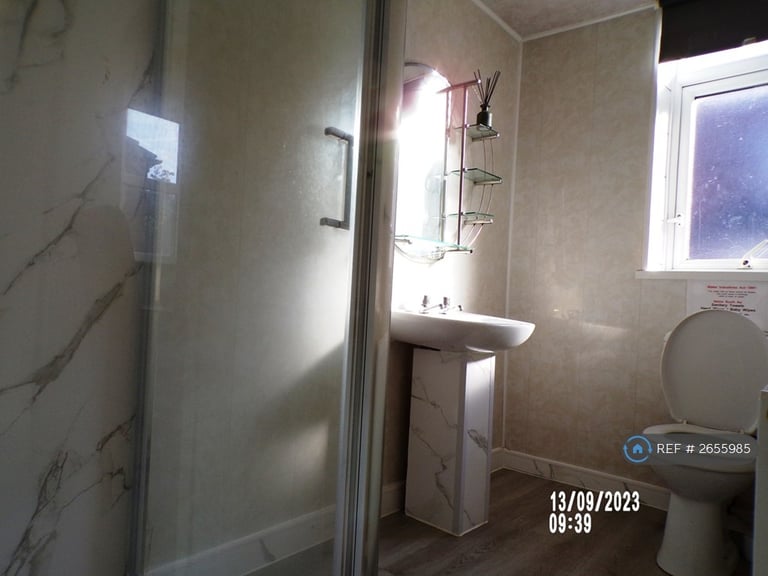 8 bedroom house in Booth Avenue, Manchester, M14 (8 bed) (#2655985)