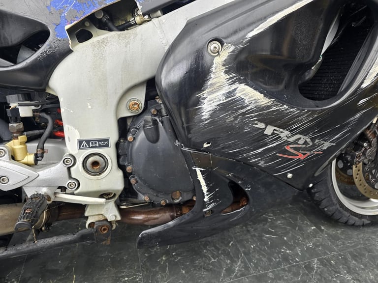TRIUMPH SPRINT ST 955 PROJECT BIKE 