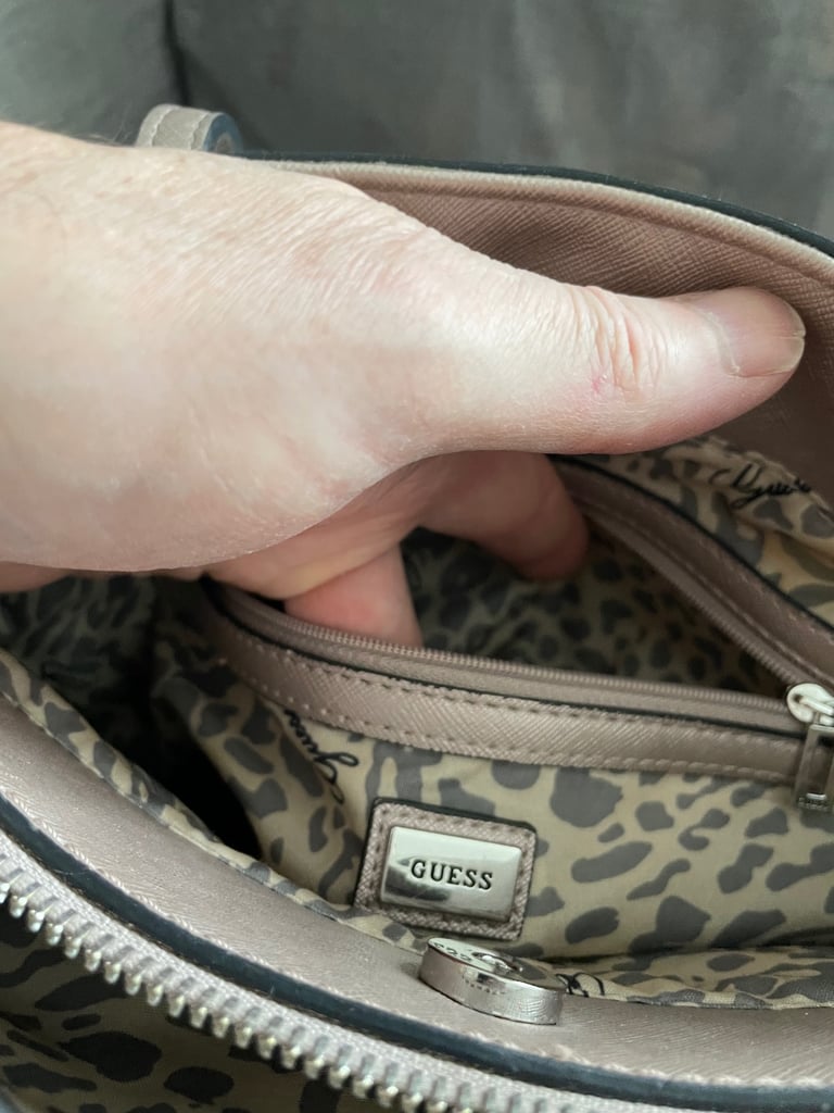 Ladies Guess handbag 