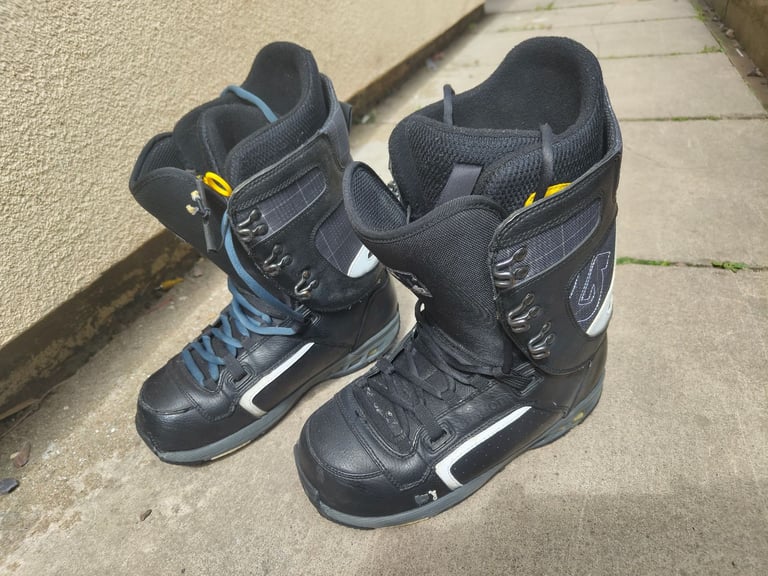 image for Snowboard boots (Burton Hail)
