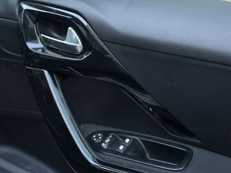 2015 Peugeot 208 1.2 VTi Style 3dr HATCHBACK PETROL Manual