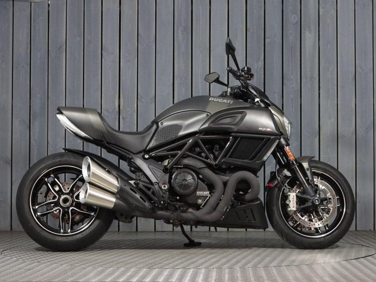2019 19 DUCATI DIAVEL CARBON
