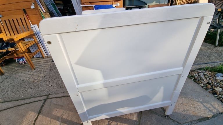 White Wooden Cot Bed