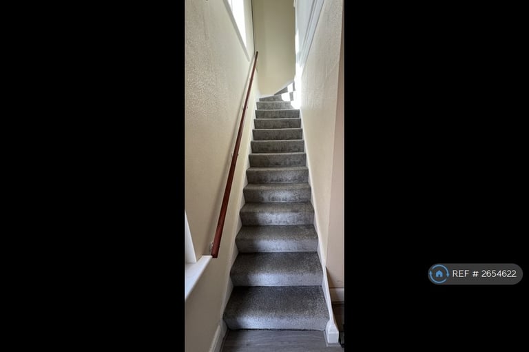 2 bedroom flat in London, London, N12 (2 bed) (#2654622)