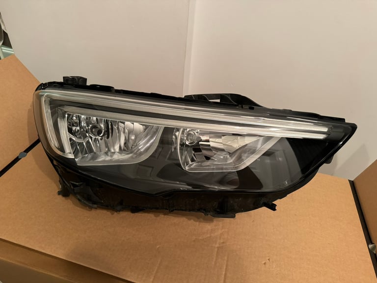 VAUXHALL INSIGNIA HEADLAMP RIGHT DRIVER SIDE 2017- 2020 GENUINE