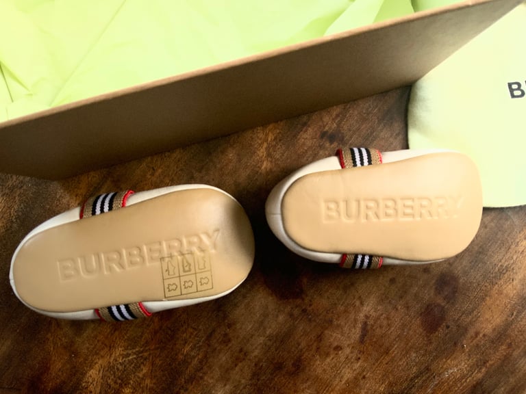 Burberry baby shoes