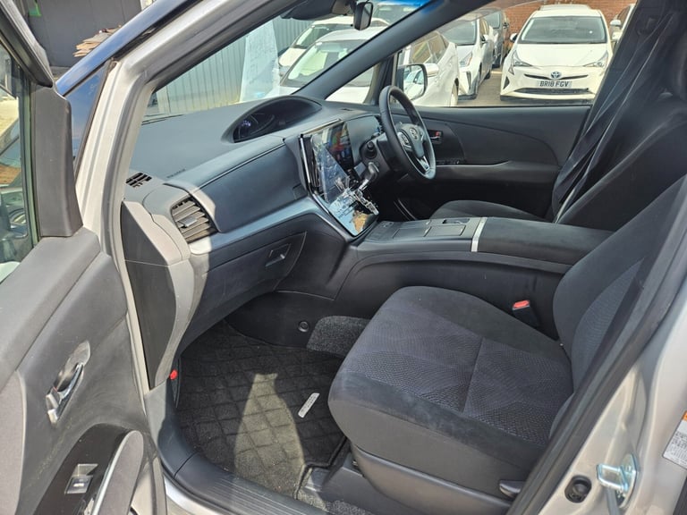 2019 Toyota Estima hybrid grade 4 carplay