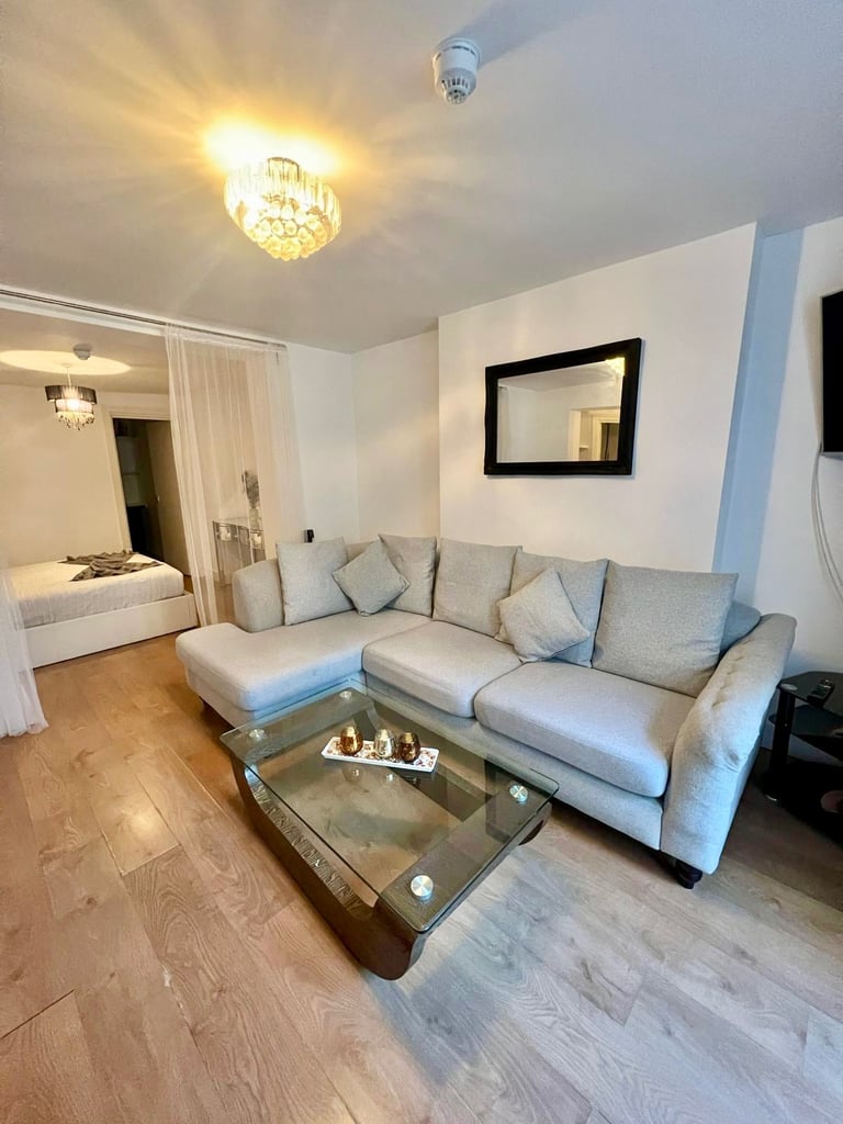 Lovely Large Studio Hove £1000 Short / Long Term 