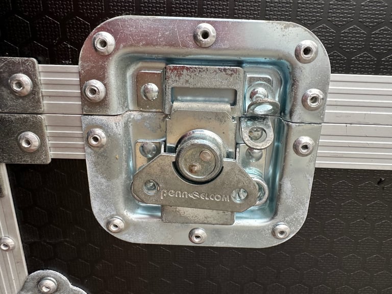 flight case for equipment transport