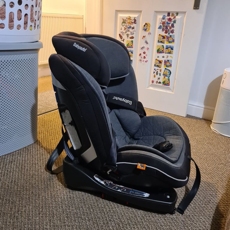 Vianato ISOFIX Car Seat – Group 0+/1/2/3 (0–36 kg) – Good Condition – £35