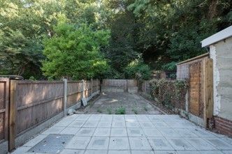 Modern 4 Bedroom House Close to Grays Town Centre