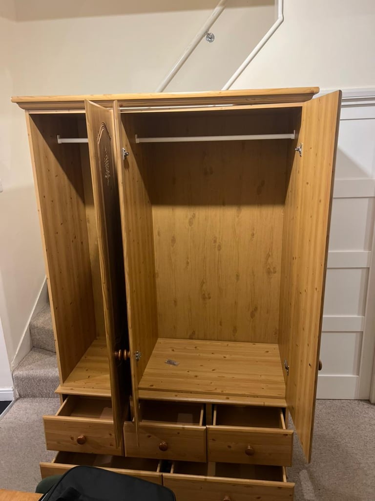 Solid pine 3door wardrobe 