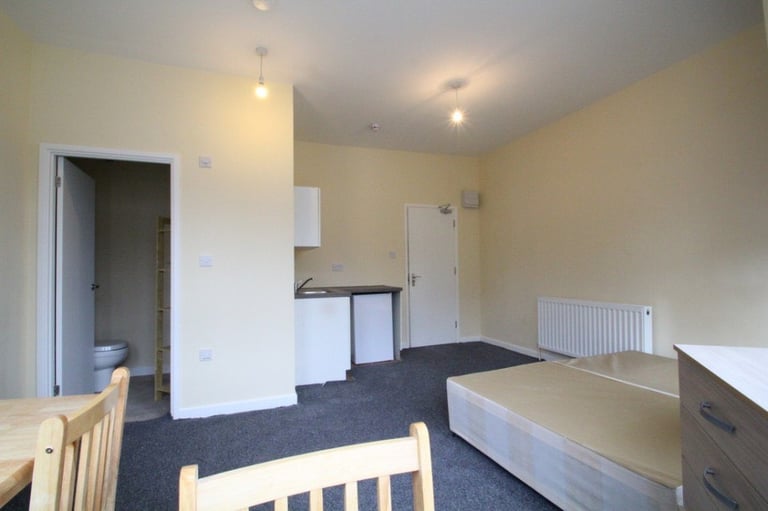 Chain Free! Hane Estate Agents offer a Freehold 1st and 2nd floor 4 room bedsit HMO investment. 
