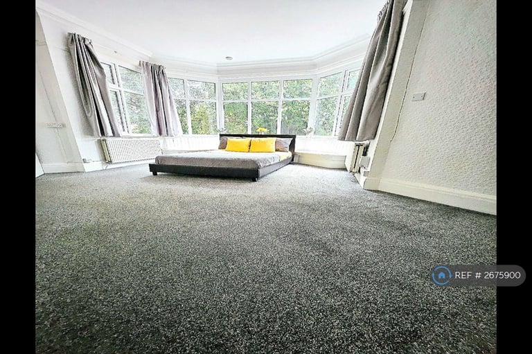 1 bedroom flat in Queens Park Gardens, Bournemouth, BH8 (1 bed) (#2675900)