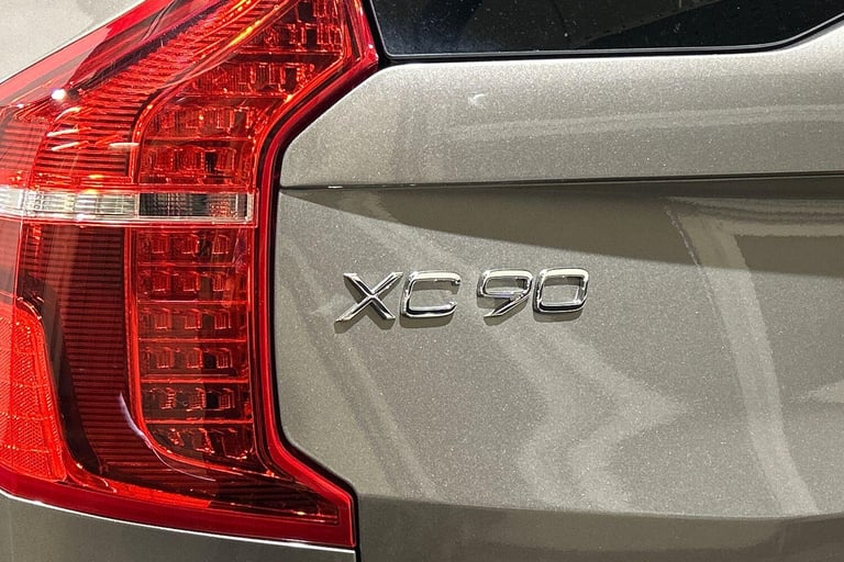 2021 Volvo XC90 Recharge R-Design, T8 AWD plug-in hybrid, 7 Seats ESTATE Petrol/Electric Hybrid A...
