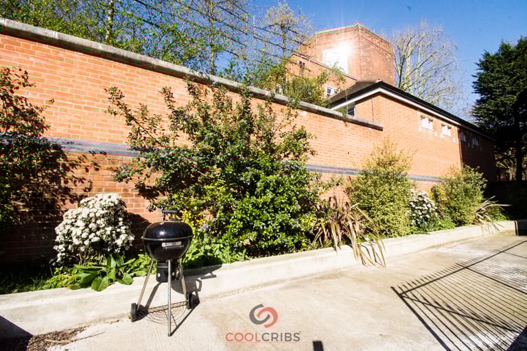 Large Studio Fitzjohns Ave, Hampstead, London, NW3 Ref: 1399