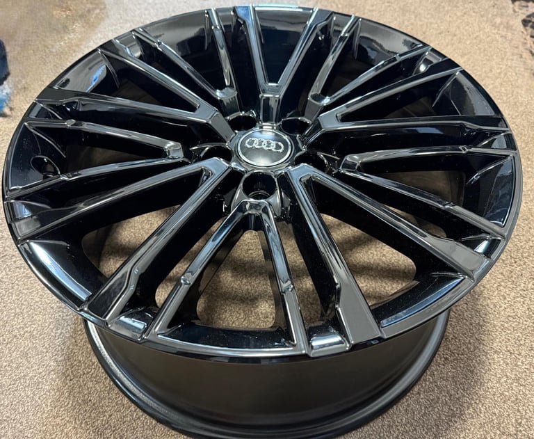 image for Great looking 19 inch Gloss Black alloys