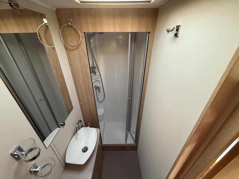 Elddis Avante 866 8ft wide, 6 berth, fixed bed 2019