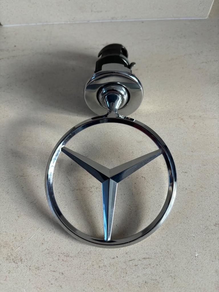 Mercedes-Benz “ Star “ bonnet motif  