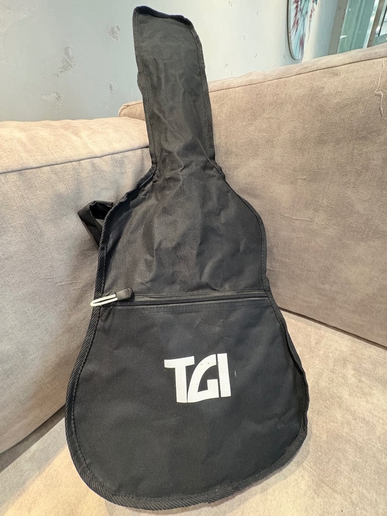 Junior half-size natural classical guitar with bag