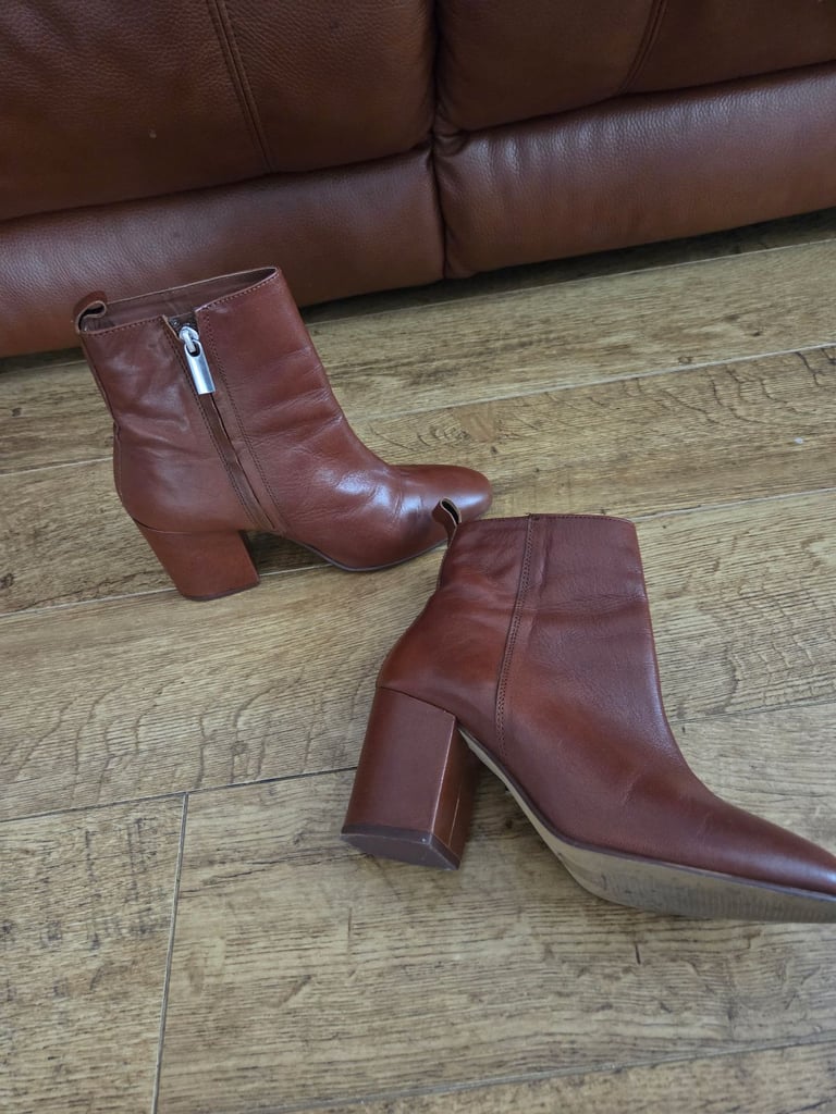 image for River Island Brown Ankle Boots - Size 5 (Like New)