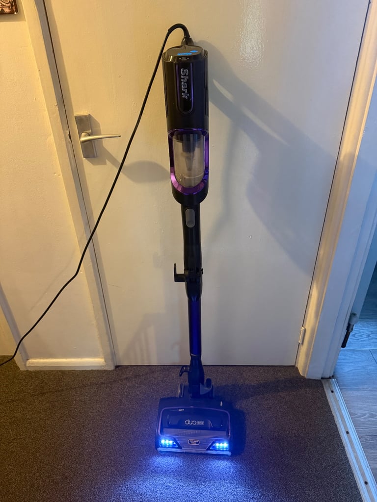 Shark Anti Hair Wrap Corded Stick Vacuum Cleaner with Flexology HZ500UK