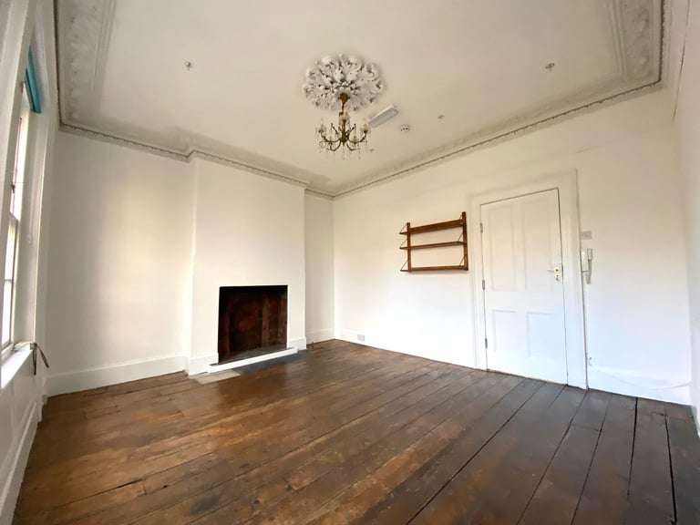 SELF-CONTAINED STUDIO / OFFICE SPACE IN BRISTOL OLD CITY, NEAR ST. NICK'S MARKET