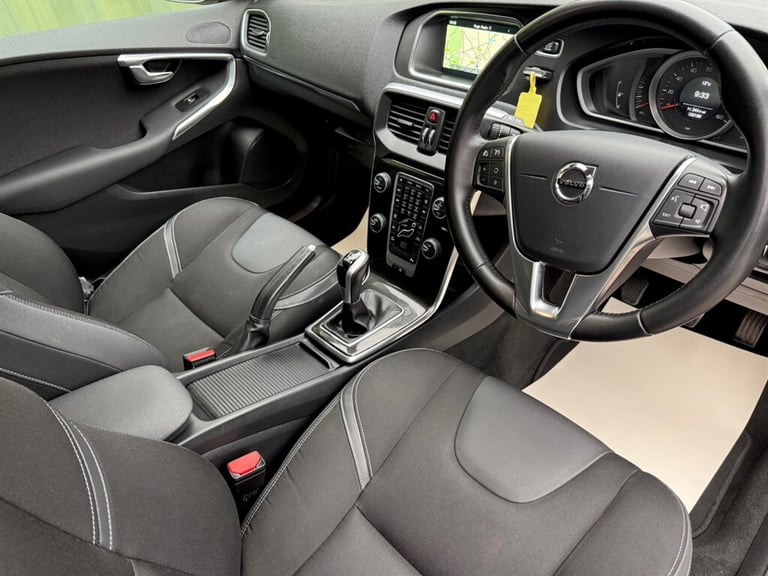 2016 Volvo V40 2.0 D2 Momentum Nav Plus Hatchback 5dr Diesel Manual Euro 6 (s/s) (120 ps) Hatchba...