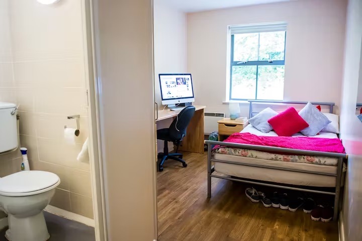 Comfortable and quiet Ensuite room in BS8, student only
