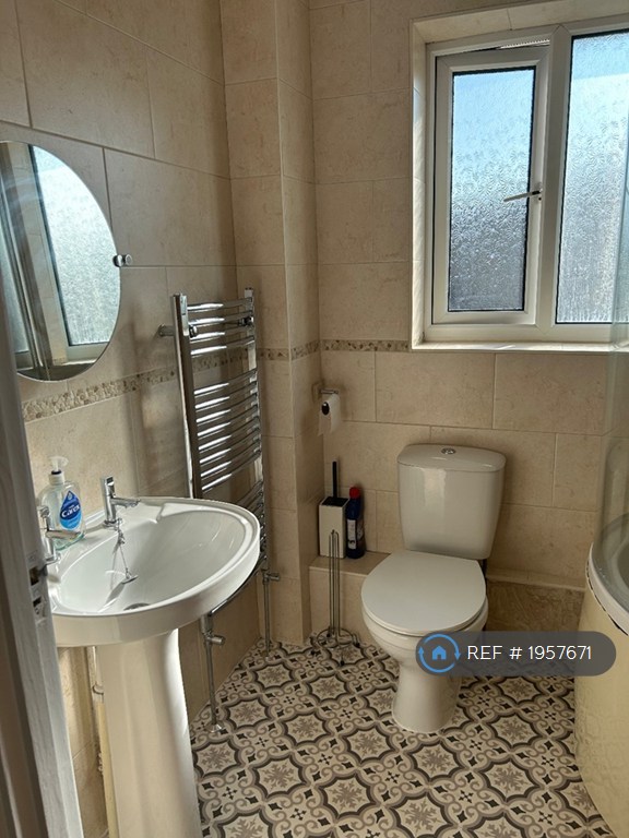 3 bedroom house in Crofton Close, Ashford, TN24 (3 bed) (#1957671)