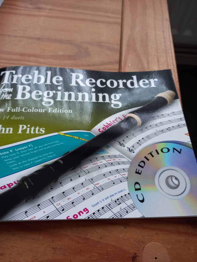 Yamaha Treble/Alto Recorder and 3 books