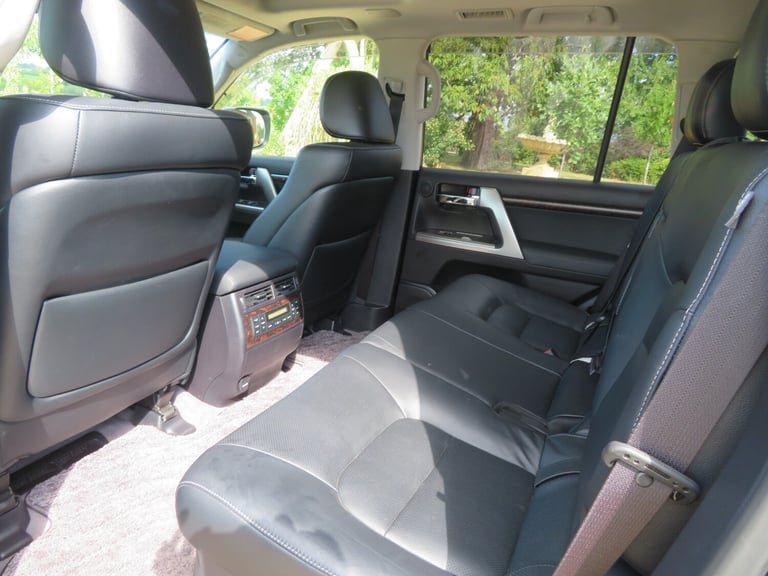 TOYOTA LAND CRUISER ZX 4.6 V8 PETROL 2014  22K MILES  1 OWNER 8 SEATER