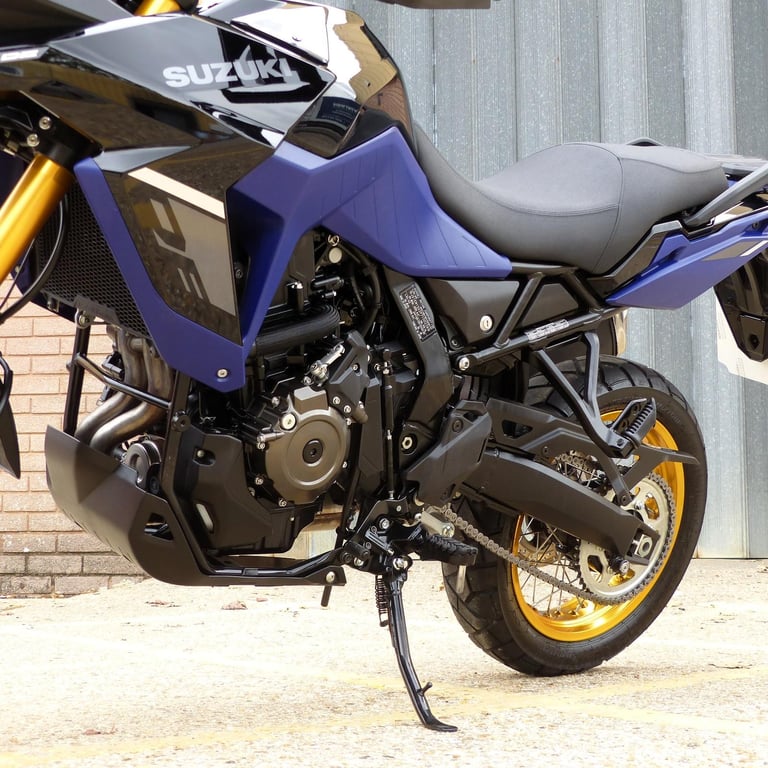 2025 Suzuki DL800 V-Strom DE – Immaculate, 1- Owner, FSH, 16 months Warranty .