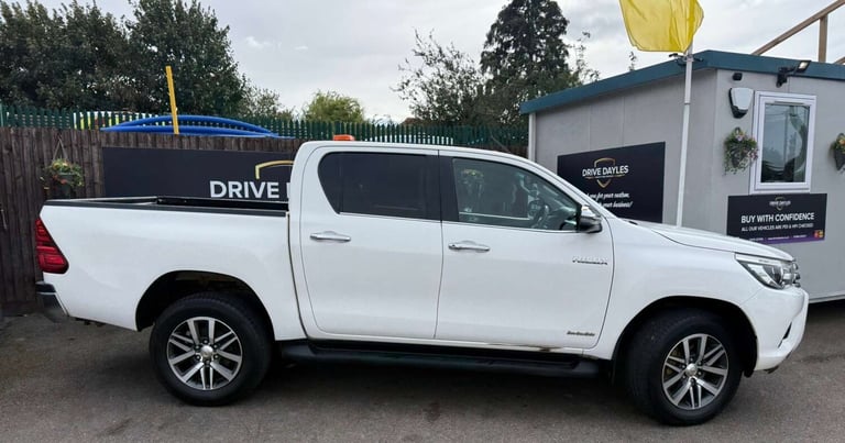 2019 Toyota Hilux 2.4 HI-Luxury Invincible D-4D 4WD Double Cab 4WD 5dr Pickup Diesel Manual