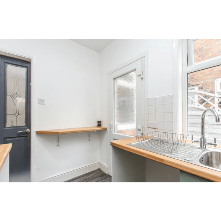 Modern 2-Bedroom House | Renovated | Fitted Kitchen | Parking | Garden | Burnside St., Derby - DE24