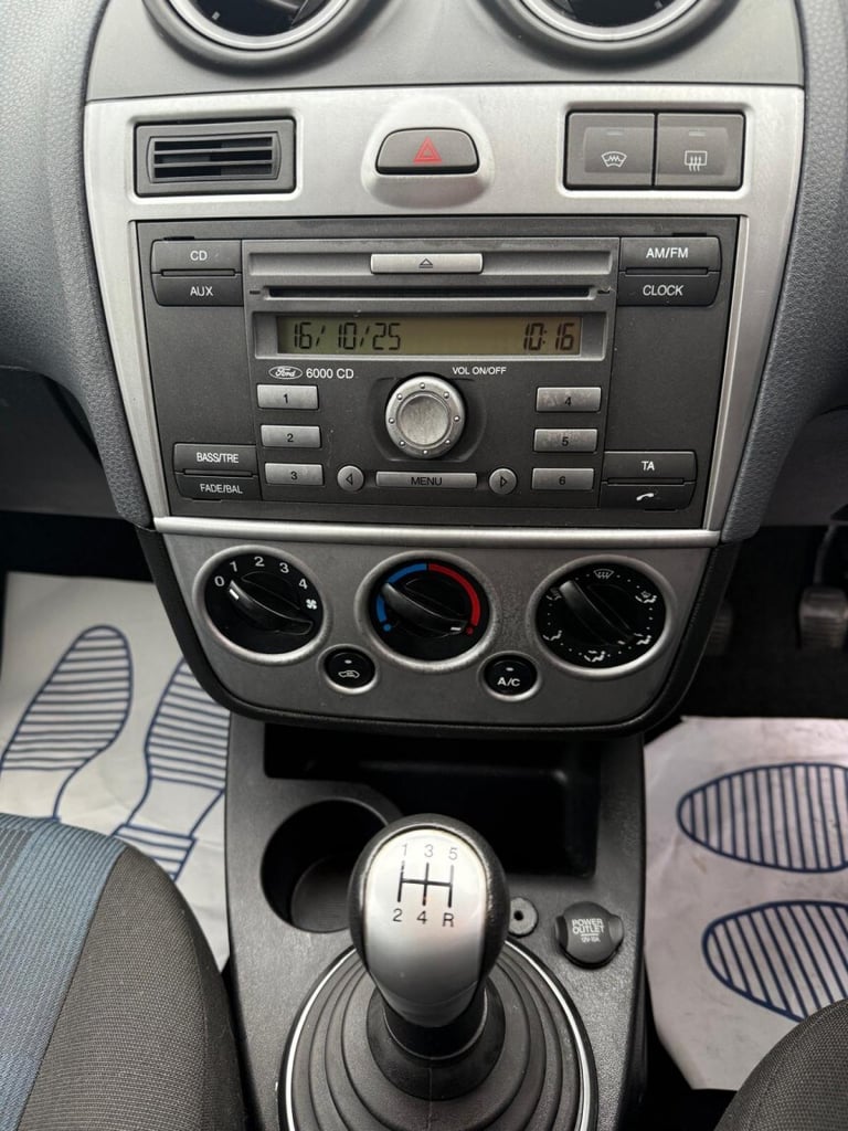 FORD FIESTA 1.3 Zetec Climate 2007 - Image 9